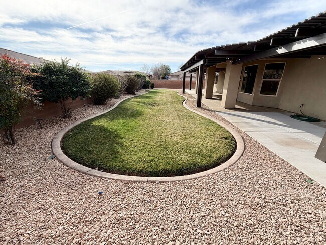 Building Photo - Beautiful 4 bed 2.5 bath Home!