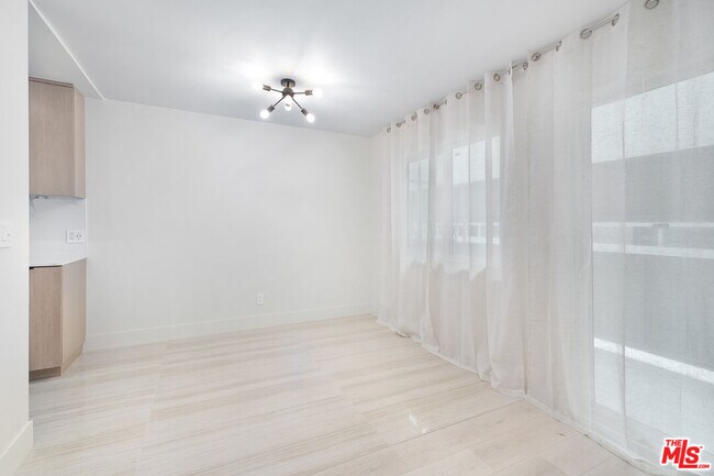 Building Photo - 3380 Vinton Ave