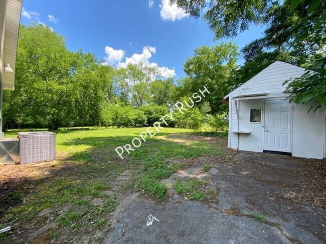 Building Photo - 112 N Lovell Ave