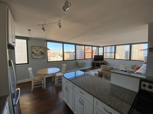 Building Photo - 2700 N Hampden Ct