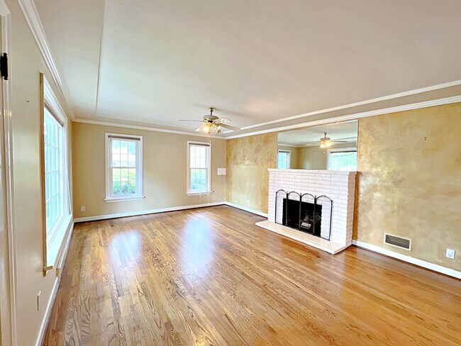 Building Photo - 6309 NE Broadway