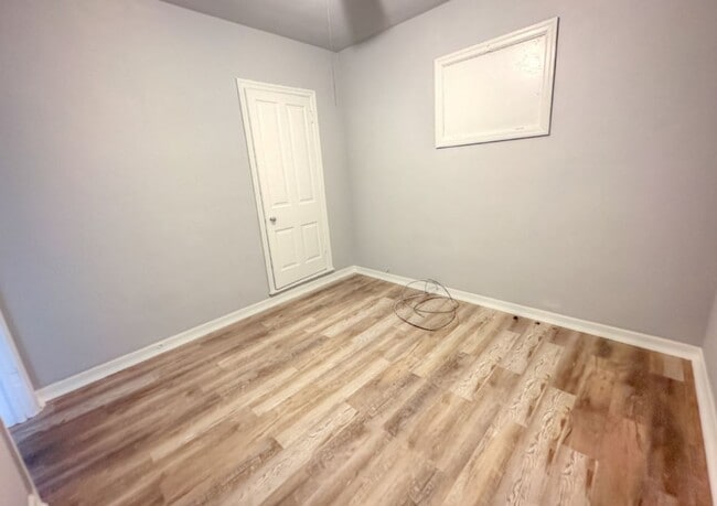 Building Photo - 321 W Broad St