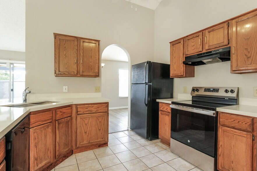 Building Photo - 6307 W Kings Ave