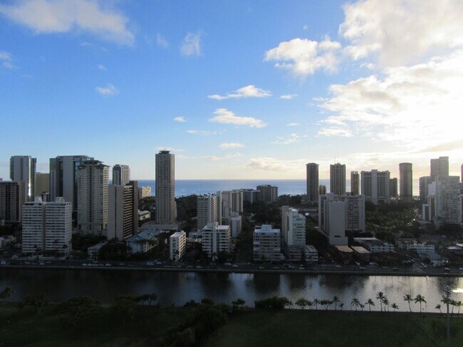 Building Photo - 2 Bed 2 Bath 1 Parking at Marco Polo Apartments, Amazing Views 28th Floor!!!