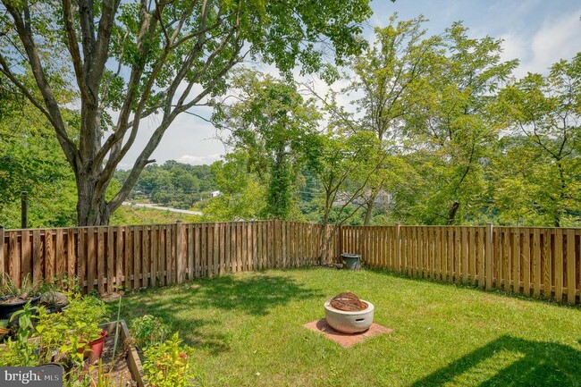 Building Photo - 3760 Bonnybridge Pl