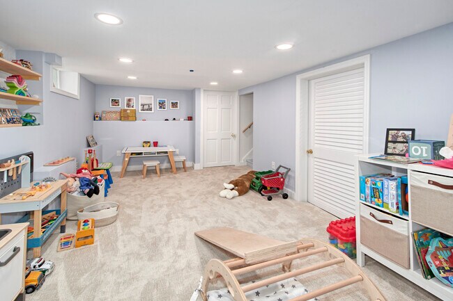 Building Photo - 55 Sherwood Ave