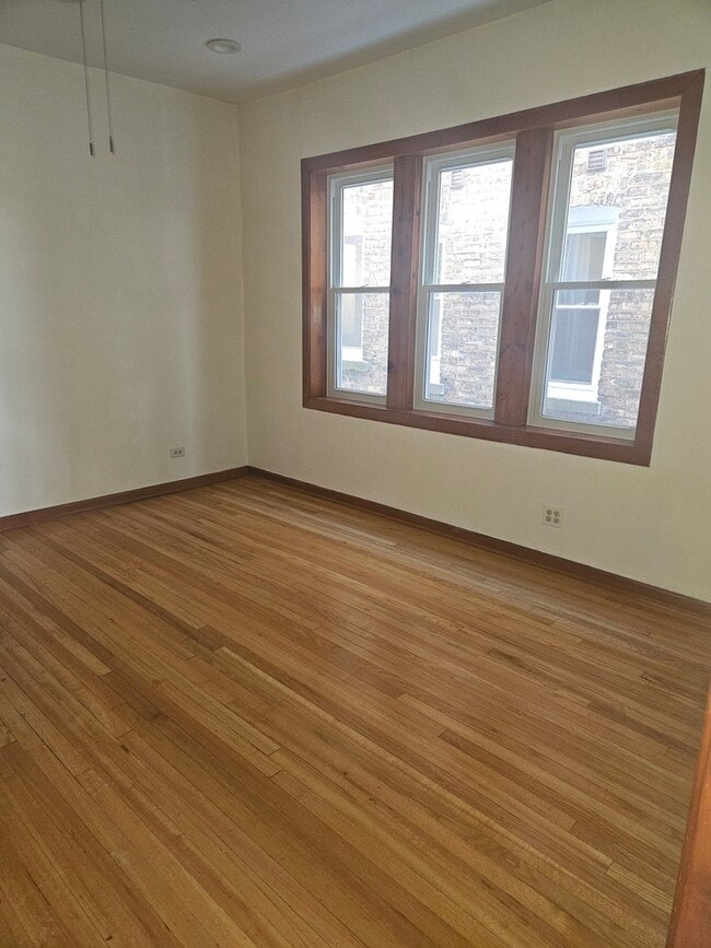 Building Photo - 4839 N Lawndale Ave