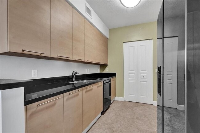 Building Photo - 350 SE 2nd St