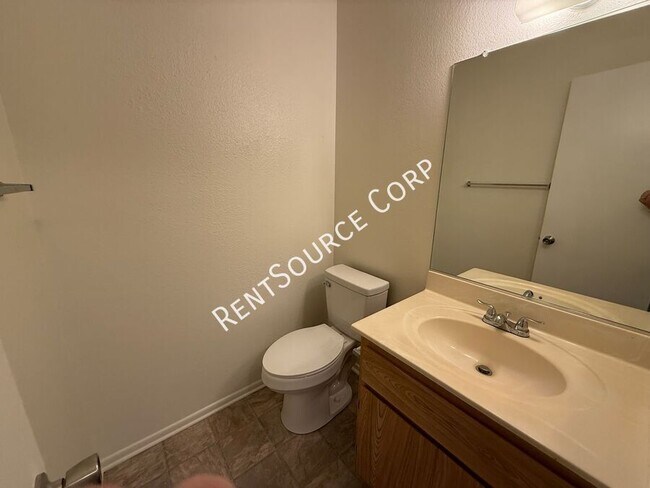 Building Photo - 44545 16th St E