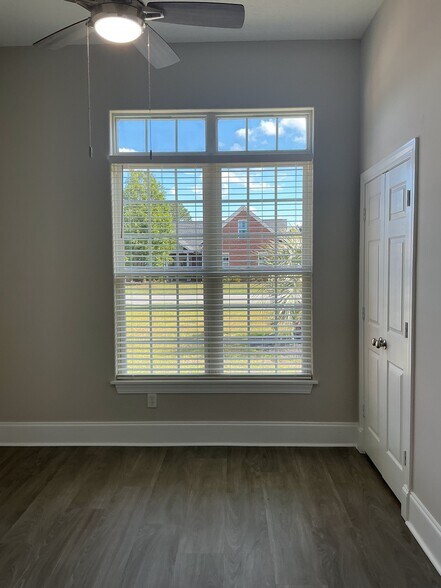 Building Photo - 546 Stonemason Dr