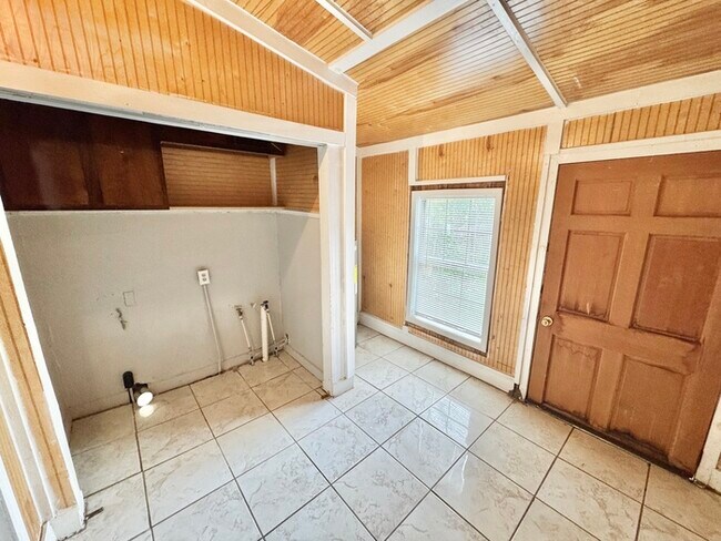 Building Photo - 2708 Filmore Ave
