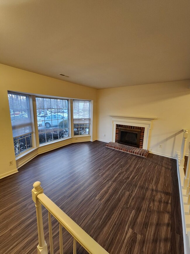 Building Photo - Spacious, private 3 Bedroom 1.5 Bath townhome available in March!