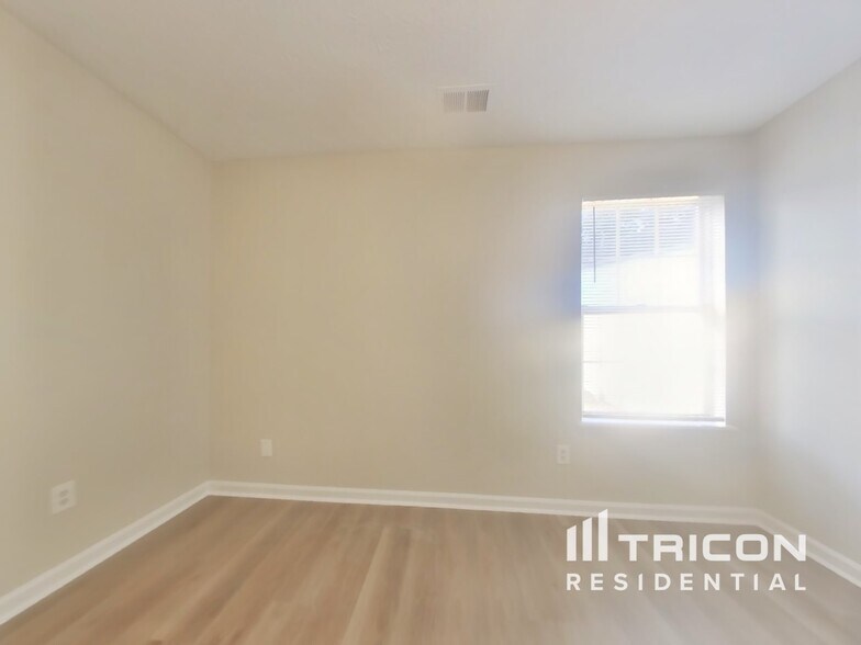 Building Photo - 3010 Lake Park Ct