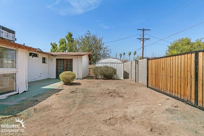 Building Photo - Modern 3Bdm 2Ba Home with Pool!