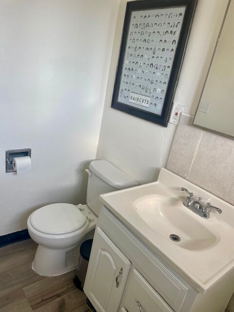 Building Photo - 4068 Oakcrest Dr