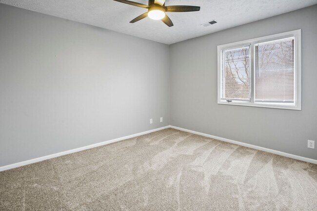 Building Photo - 10914 Saratoga Plaza