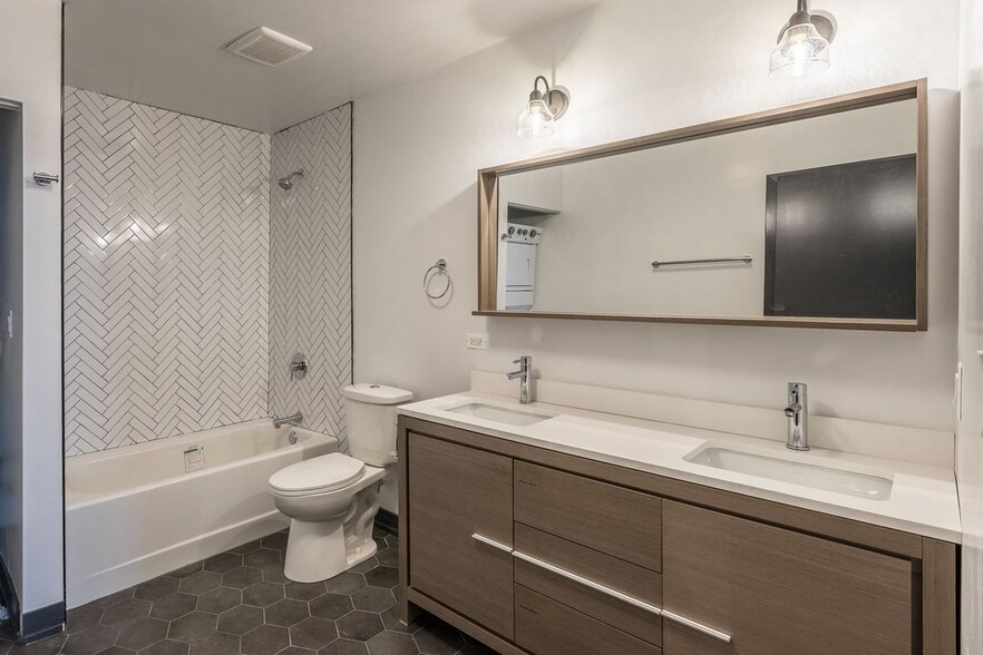 Building Photo - 3110 N Sheffield Ave