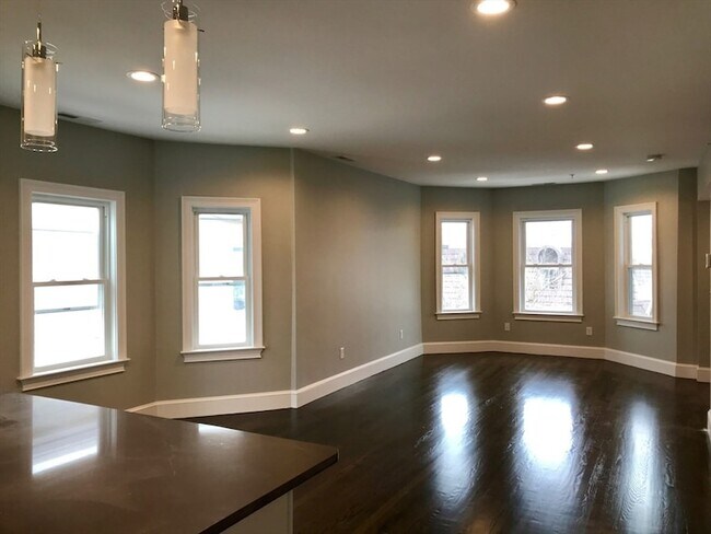 Building Photo - 91 Grant St