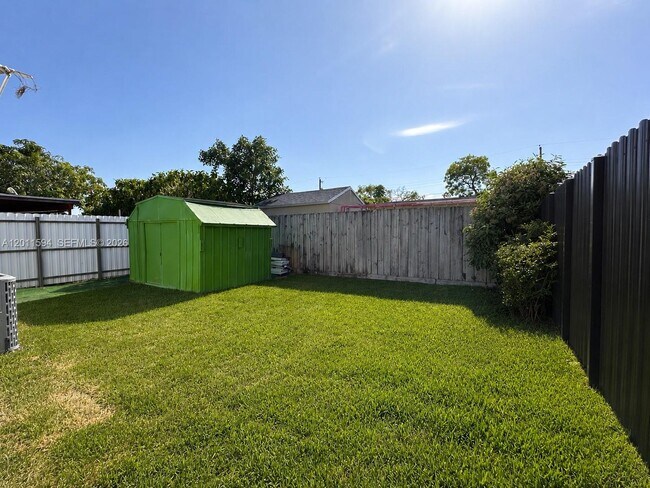 Building Photo - 3252 SW 88th Pl