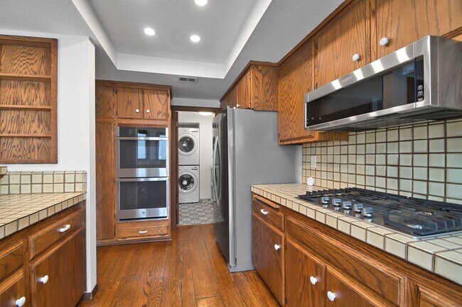Building Photo - 472 36th St