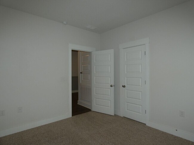 Building Photo - 4-Bedroom Craftsman-Style Home