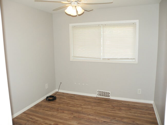 Building Photo - 3 Bed - 1 Full Bath Ranch for Rent!