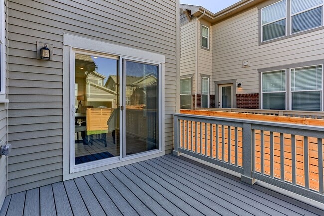 Building Photo - 3 Bedroom 3 Bath in Mosaic!