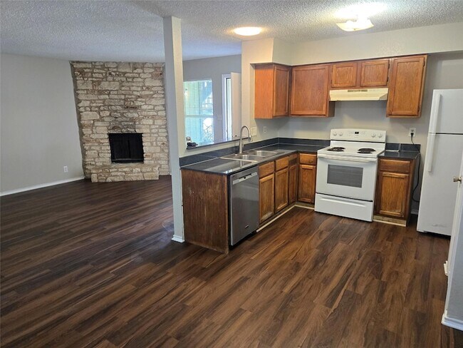 Building Photo - 10207 Brownie Dr