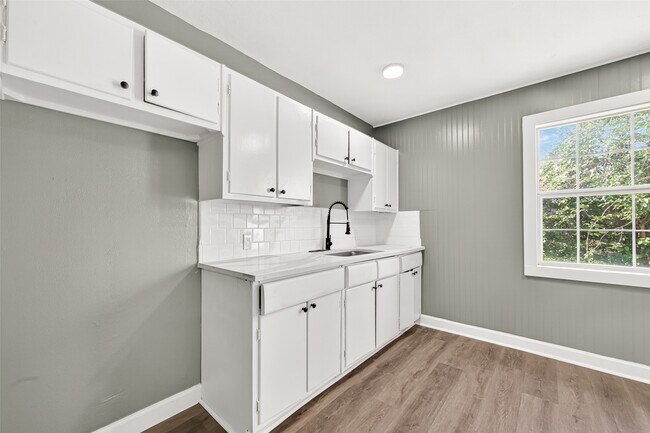 Building Photo - 8666 Candy St