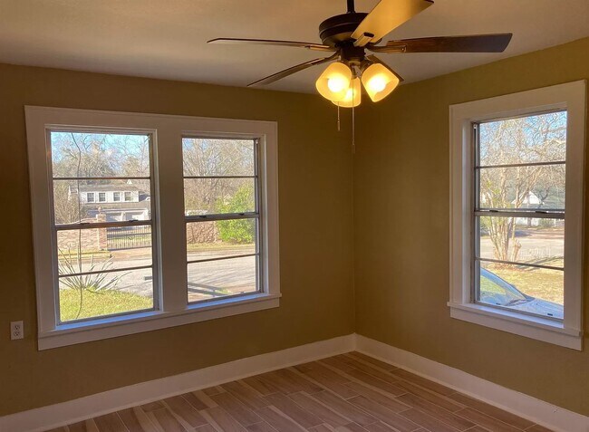 Building Photo - 504 E Bradford St