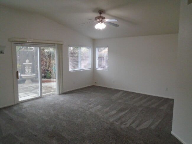 Building Photo - 2378 Roualt St