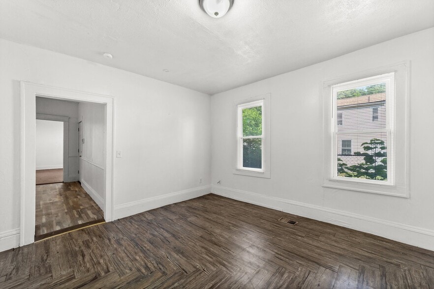 Building Photo - 8302 Sowinski Ave