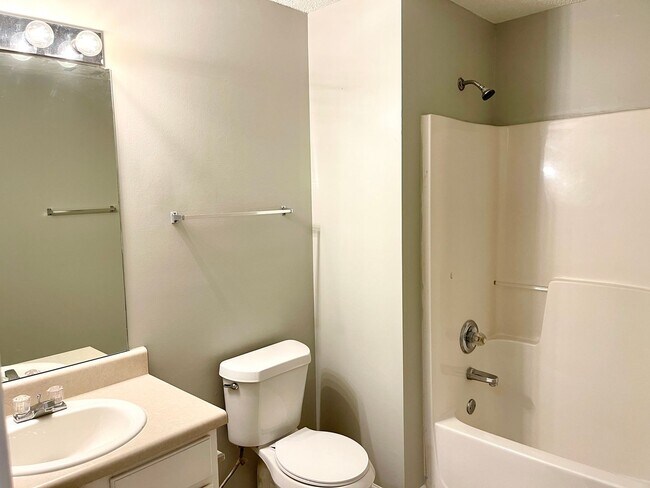 Building Photo - Welcome to this charming 3-bedroom, 2.5-bathroom home located in the desirable area of Ellenwood,...