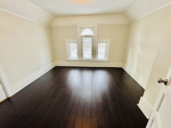 Building Photo - "Spacious 6-Bedroom Gem with Gleaming New Hardwood Floors in Minneapolis!"