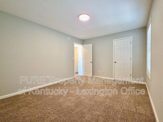 Building Photo - 2564 Rockaway Pl