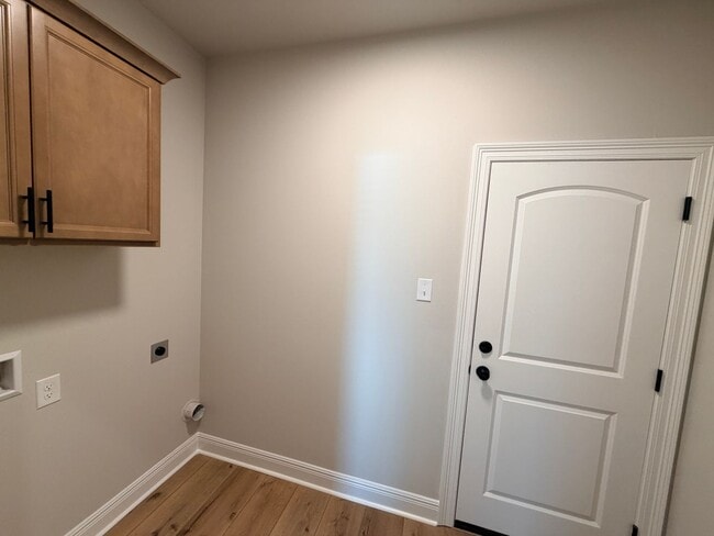 Building Photo - 820 Venecia Dr