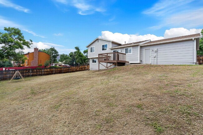 Building Photo - 465 Saddlemountain Rd