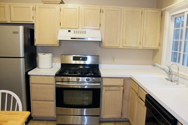 Building Photo - 19 Hillando Dr