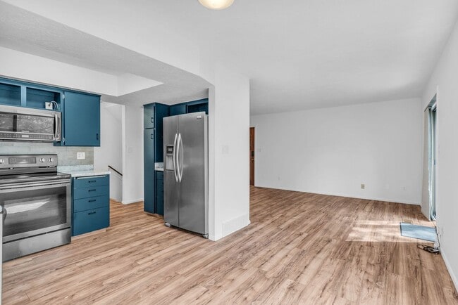 Building Photo - Gated 3 Bed Condo with Pool & Tennis Court