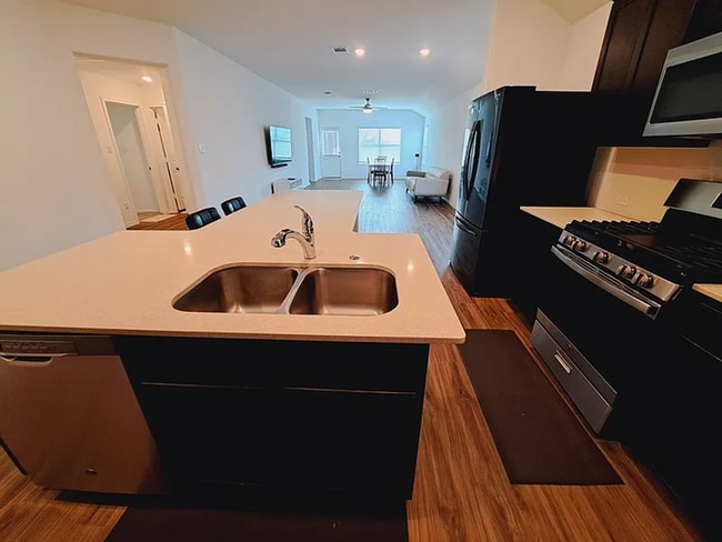 Building Photo - COMING SOON! Beautiful 4BR 3BA w/ Fenced Backyard • Private Yard• Attached Garage in Siena