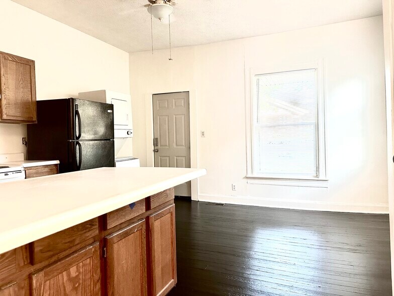 living room 3 - 1105 S Rogers St