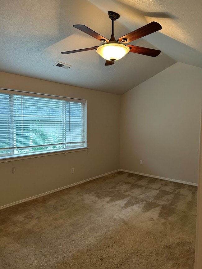 Building Photo - Bethany/NW Portland Home Updated with Hardwoods and Granite! Tons of Storage!