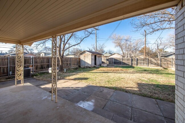 Building Photo - 3 bed 2.5 with awesome basement near Tech ...