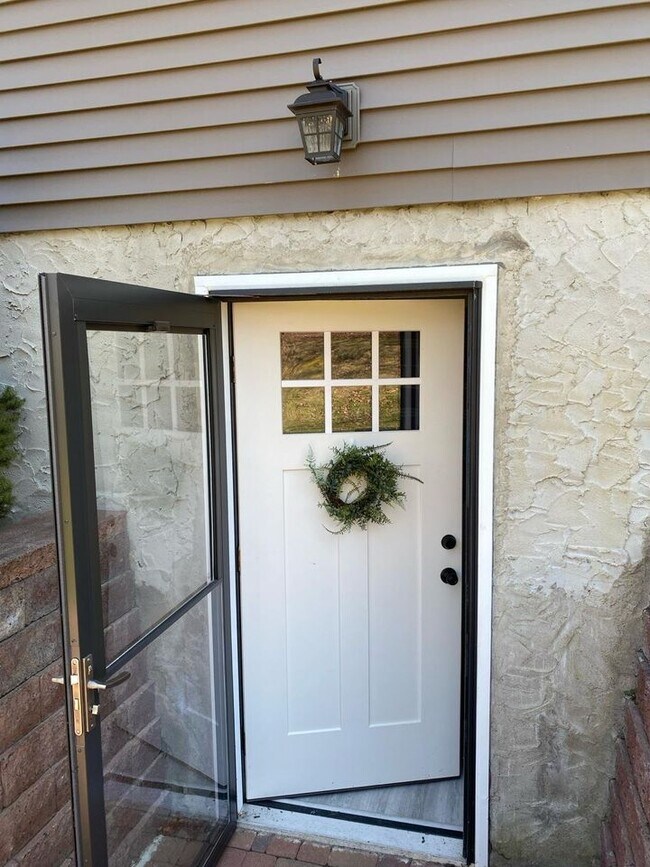 Building Photo - 55 Clover Ave