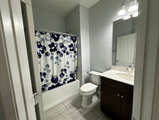 Building Photo - Beautiful Home in the Paseos of Summerlin!
