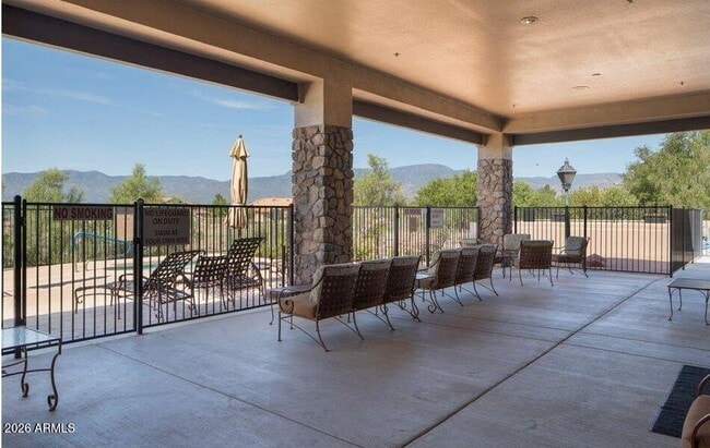 Building Photo - 890 S Golf View Dr