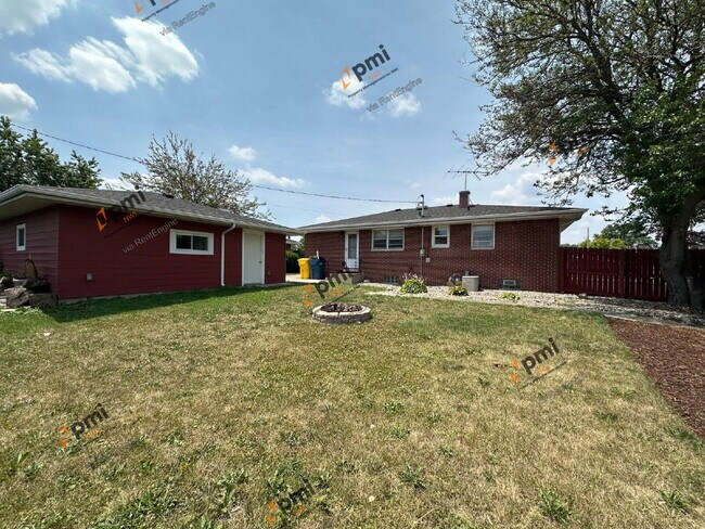 Building Photo - 1137 N Jay Ave