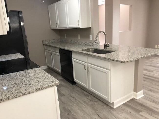 Building Photo - 4384 Daphne Ln