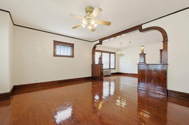 Building Photo - 17 N Woodford St