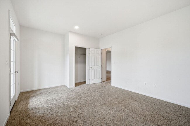 Building Photo - 24267 Purple Finch Dr